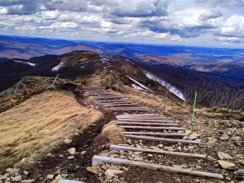 Bieszczady Apartament "Cicha Woda" Apartment Ustrzyki Dolne Bagian luar foto
