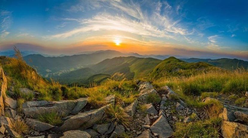 Bieszczady Apartament "Cicha Woda" Apartment Ustrzyki Dolne Bagian luar foto