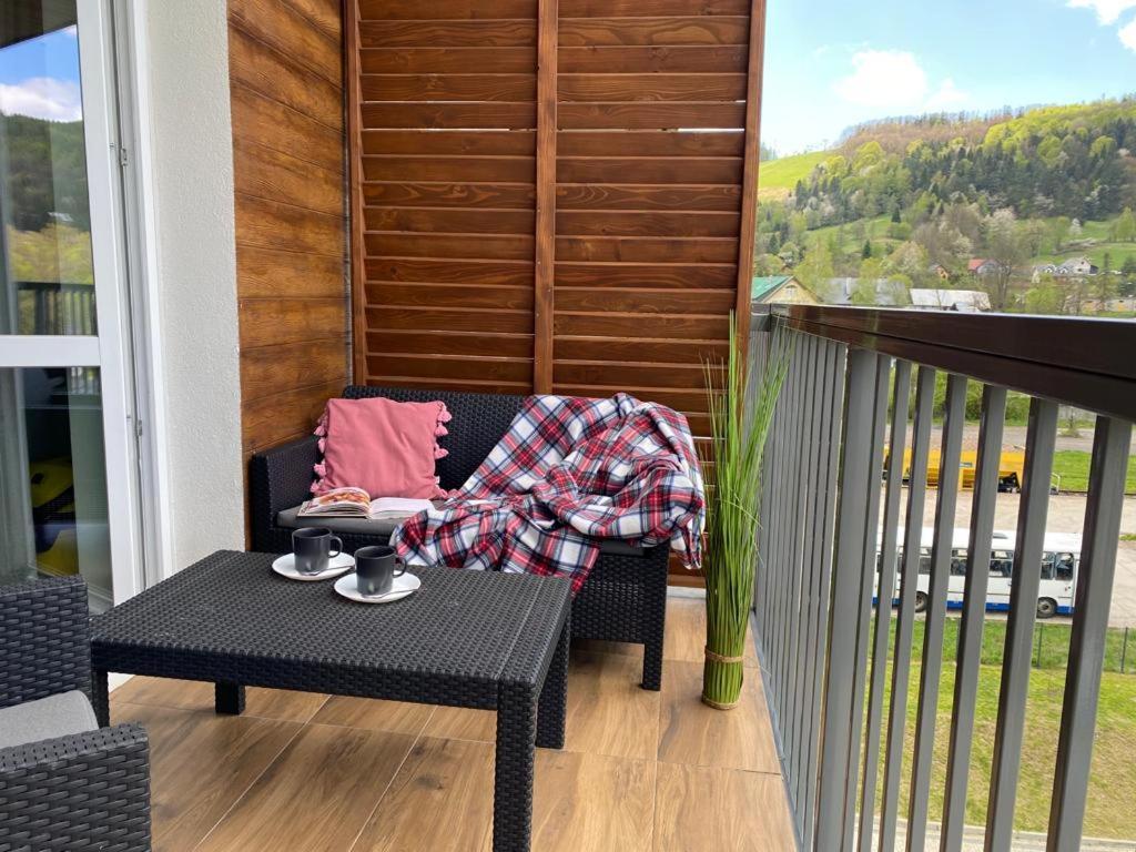 Bieszczady Apartament "Cicha Woda" Apartment Ustrzyki Dolne Bagian luar foto